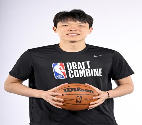 媒体人：教练很认可杨瀚森一直在鼓掌并重复跟瀚森说Goodjob