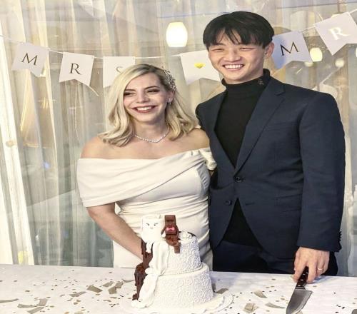 国足太太团+1！杨明洋与妻子是跨国恋育有两个孩子生活美满