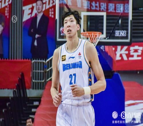 高效输出！周琦半场7中6拿到14分2板1帽