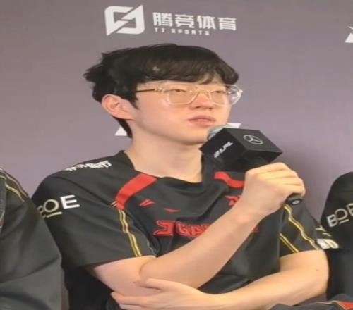 都九年了！Scout：继续加油谢谢粉丝们支持祝她们身体健康