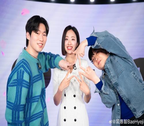 LCK女主持裴惠智晒照：LCK解说果然还是最有趣的