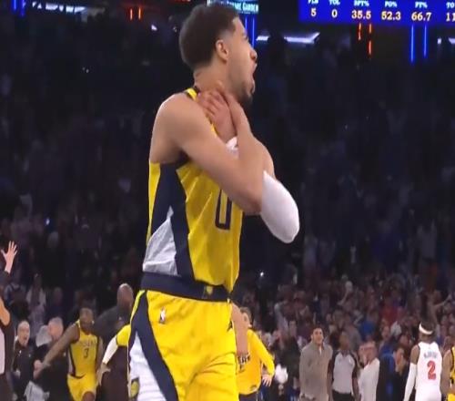 致敬传奇！哈利伯顿绝平之后模仿雷吉米勒锁喉送给纽约！