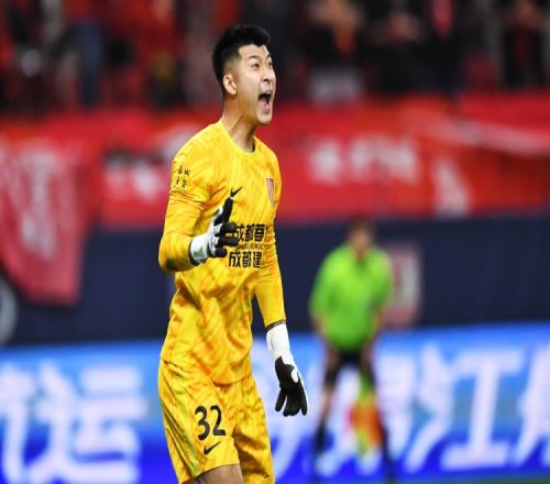 潘伟力预测国足首发：刘殿座、杨明洋、王钰栋出战，右后卫杨泽翔