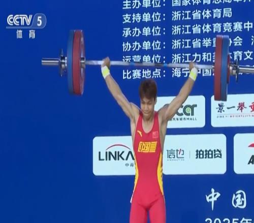 未来可期！中国16岁小将陈训发两破男子55公斤级举重青年世界纪录
