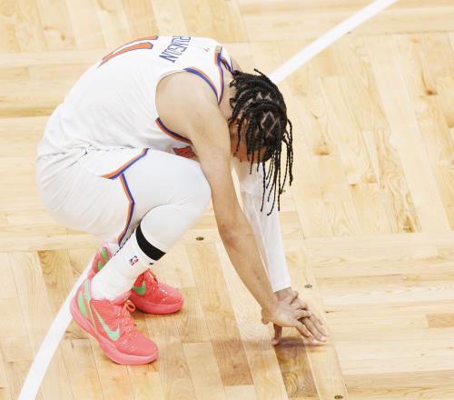 尼克斯02落后！皮尔斯：纽约站起来！我的意思是给老子坐下