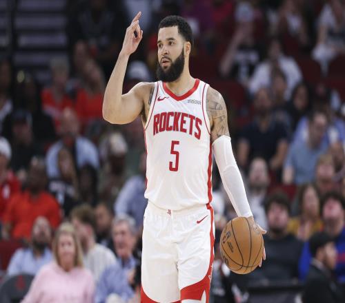 美记：NBA高管们普遍预计范弗里特会与火箭续约问题仅在合同条款
