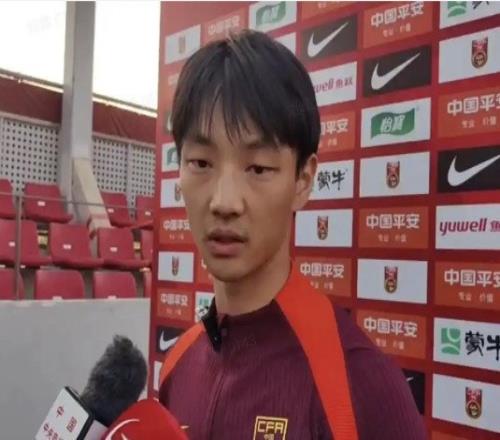 杨明洋：入选国足很开心很骄傲很激动，我的优势是预判准、逼抢快