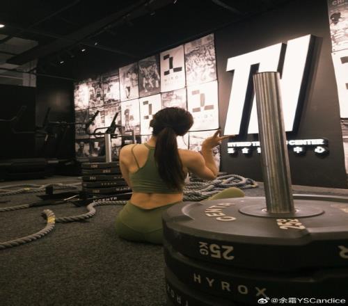 余霜分享运动照：从来没尝试过的Hyrox！运动完骑车