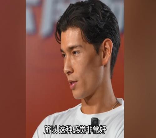 侯永永：妈妈在我小时候就教我唱国歌现在云南玉昆每天都在进步