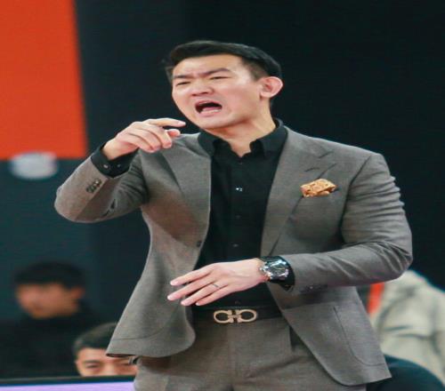 王博：打球时我从1打到4所以球员的问题没有我解决不了的