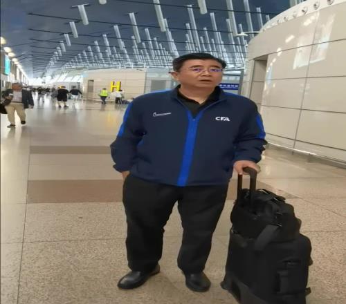 国足兵发雅加达，足协主席宋凯也将全程陪伴球队
