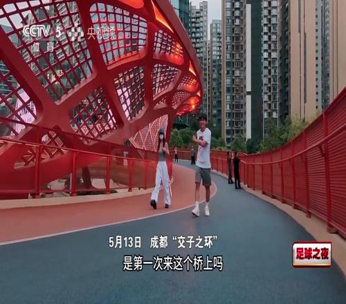 胡荷韬女友都上央视啦这小子不会是个妻管严和恋爱脑吧！！