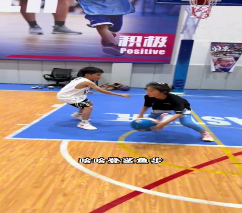 杨毅儿子&贾磊女儿1v1单挑，小朋友这水平可否与吧友们一战