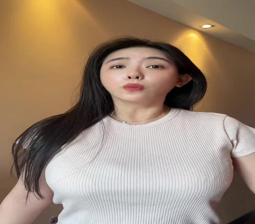 你说得都对！女球迷：我说国足能赢就必须能赢