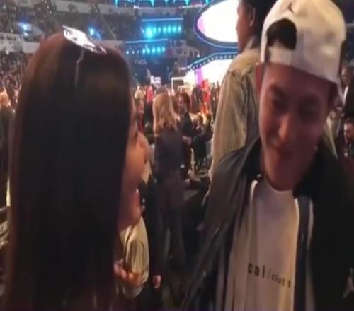 美娜早年采访陈冠希名场面：我和你一样喜欢勒布朗和威少