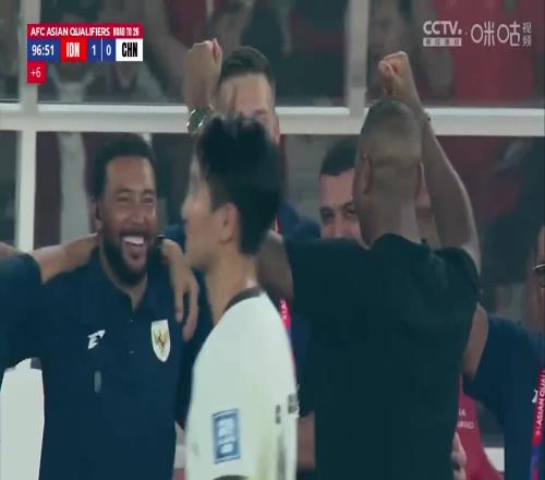 全场哨响，詹俊：国足败走雅加达，提前一轮无缘世界杯