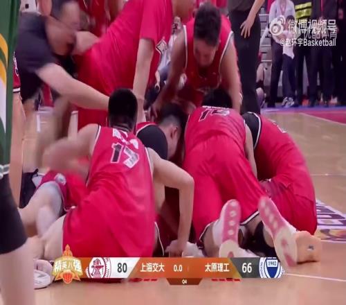 太燃了！吴泽昊骑马射箭中投压哨绝杀上交神奇逆转太理15分