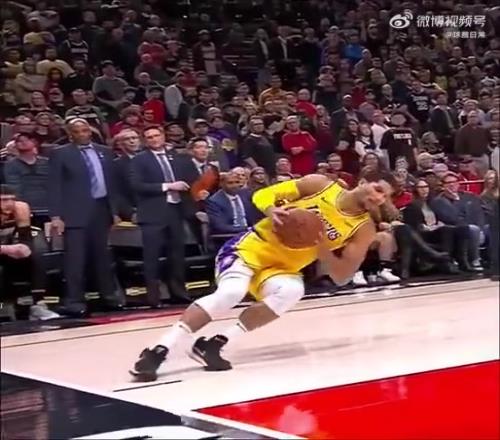 NBA球员恐怖的平衡力