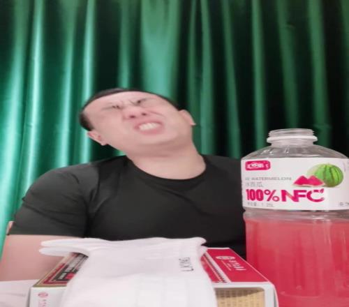 谢文能角球开边网！徐亮崩溃：这大哥怎么又TM开底线出去了