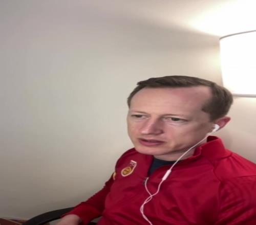老外都看不下去了！英国足球哥：国足要好起来，伊万必须下课！