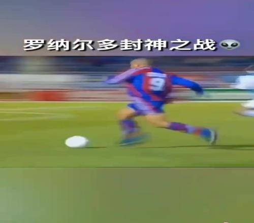 这绝对是大罗封神之战！四五个人连拉带拽，都没办法阻挡他！