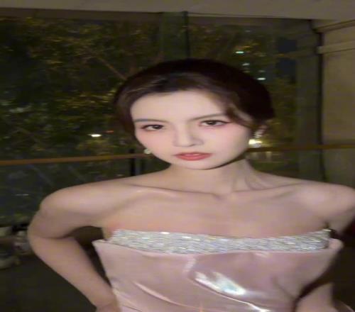 女主播炼炼晒视频：幸福又闪亮的日子，毕业红毯后随拍