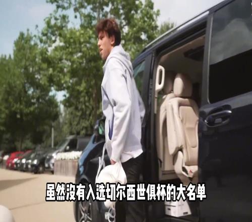 菲利克斯在派对勾搭火辣嫩模，这小子不好好踢球是真要废了呀