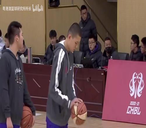 青涩！五年前还在打耐高的杨瀚森，现在成了NBA的首轮秀！