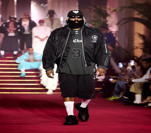 不得不说，哈登在走秀这一块还得跟二哥威少好好学学