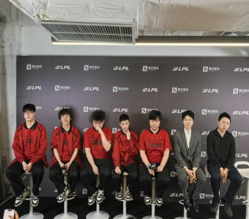 FPX赛后群访shad0w：跟iG打就主打一个打团我们打的很开心
