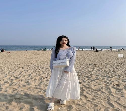 PUBG美女主持郭敏善晒照：成为韩国国脚宋旼奎未婚妻之后更有韵味了！