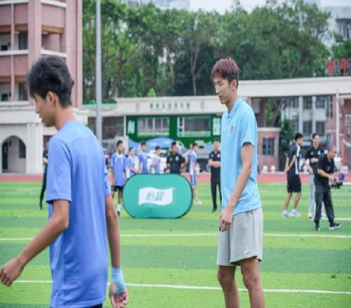 走进翠园杨一鸣、季家葆寄语深圳足球少年