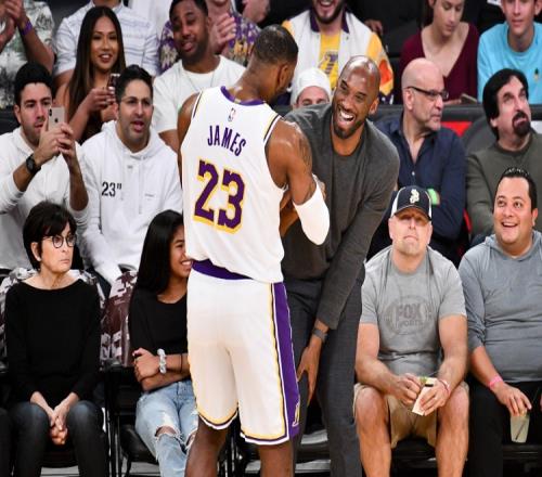 霍华德：综合看来勒布朗比科比强但关键时刻我会把球给科比