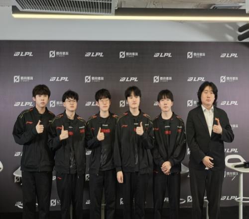 JDG赛后群访教练：训练中细小的问题如果能更重视去解决会更好