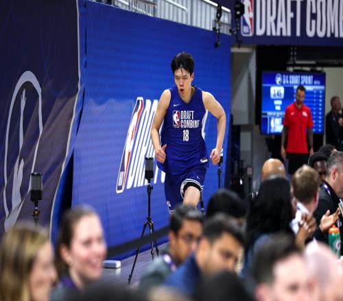 美媒更新模拟选秀：杨瀚森第24顺位被快船选中较上期下降2位