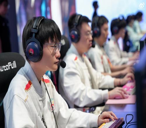 被滚雪球了Xiaohu加里奥+Tian潘森面对iG中野合砍2144数据