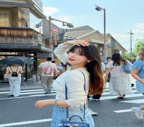 Doinb妻子糖小幽分享携子日本旅游照：“宇治倒过来念是治愈”
