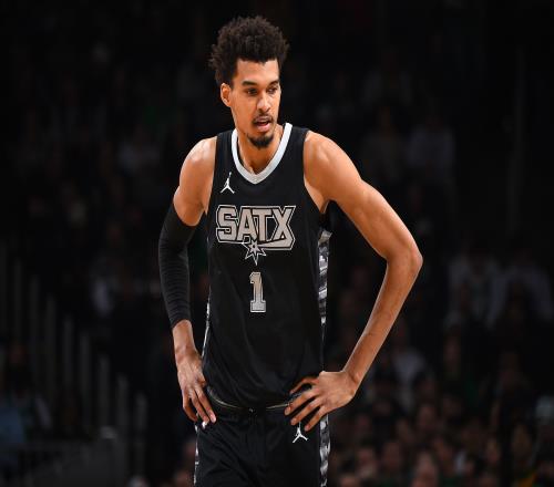 前NBA球员：文班亚马有潜力成为史上最出色的球员他是独一无二的