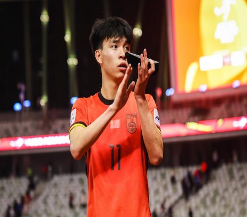 记者：下届世界杯中国队有希望，人员储备未来比现在要更好
