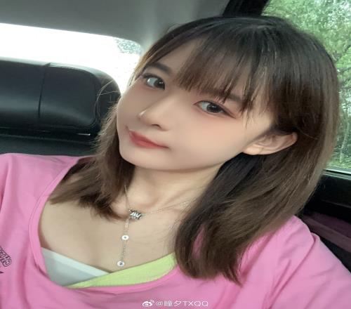 清纯可爱这一块！解说瞳夕晒照：短发三连