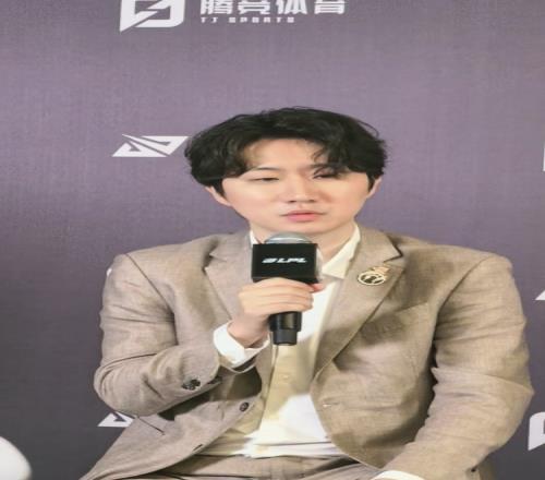 希望能在世界赛看到你们！丹尼教练：目标是带队进世界赛