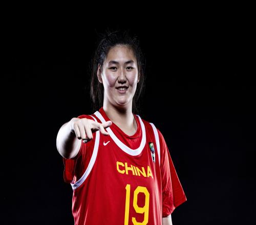 女篮几大看点：张子宇成年组首秀谁能顶替李梦杨舒予能否挑大梁