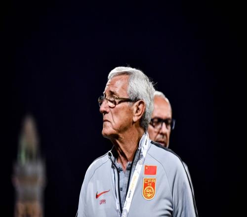 记者谈国足选帅：里皮都完成不了的任务，谁敢说自己能干好