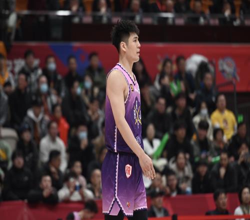 媒体人：一CBA北区中游球队有意陈国豪希望得到他增加内线厚度