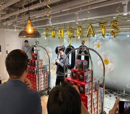 开发商庆祝《剑星》销量破300w份，给每位员工赠送一台Switch2