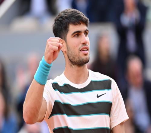 巡回赛14连胜！ATP500伦敦站首轮：阿尔卡拉斯以20战胜沃尔顿