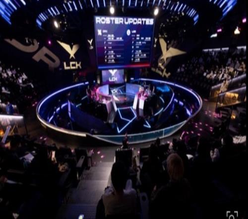 官方摄像师涉嫌拖欠模特工资被多人起诉！LCK：正在核实情况