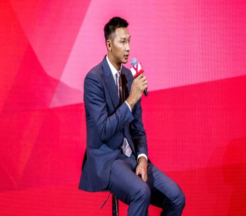 CBA30年系列片！明晚央视《篮球公园》节目将播出易建联专访