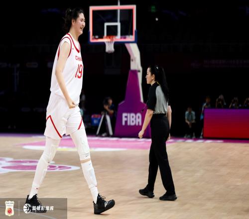 攻防压制！中国女篮次节258净胜日本女篮17分半场打完领先20分