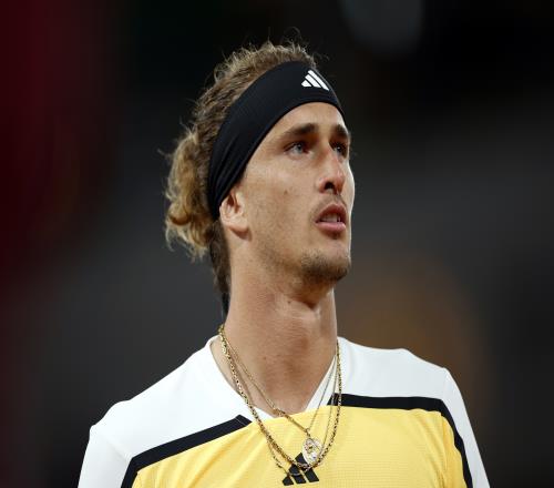 ATP500哈雷站14决赛：2号种子兹维列夫20战胜意大利选手科博利